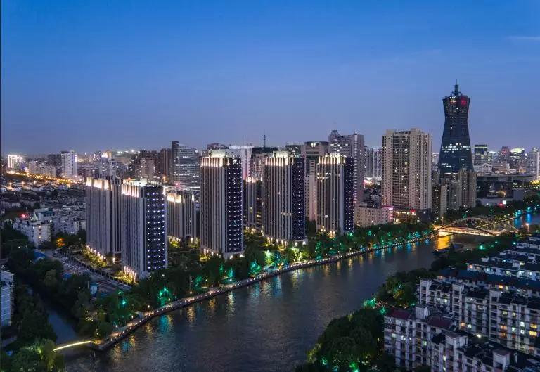 35岁的本塘房企,定义滨湖新城外滩时代!